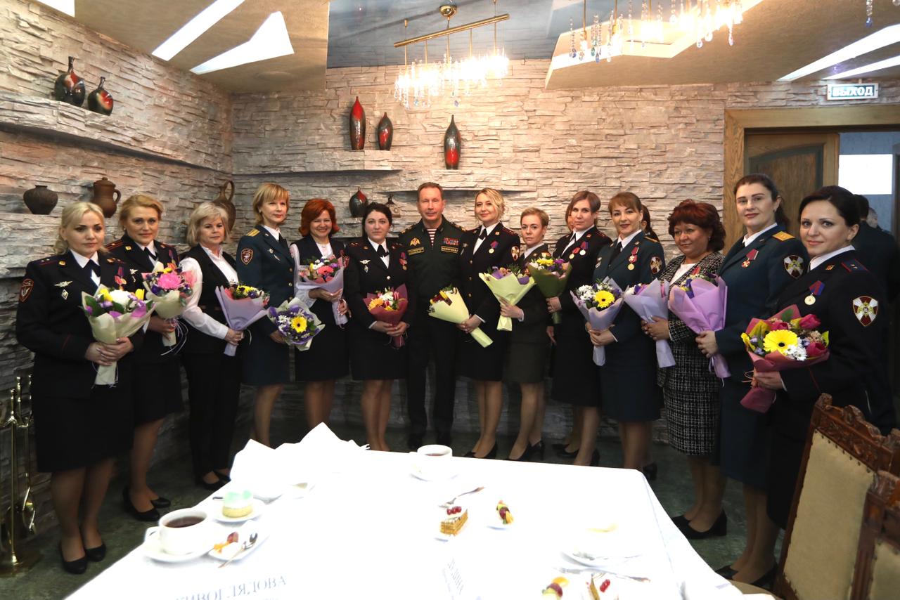 Виктор Золотов поздравил женщин с наступающим 8 Марта